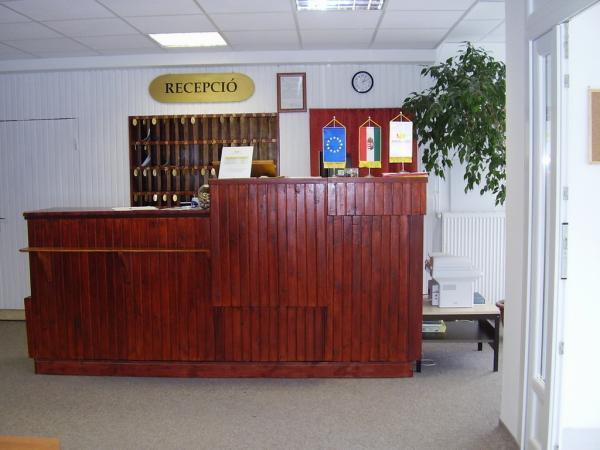 Hotel Lido Мисколк Екстериор снимка